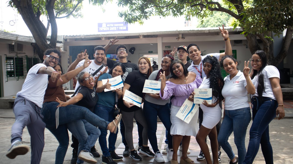 MercyCorpsCo's tweet photo. En comunidad, cada meta se siente más cerca 💙

Desde #VenEsperanza creemos en el poder de las redes comunitarias y en la capacidad de las personas para alcanzar sus metas, impulsar sus emprendimientos y construir nuevas oportunidades paso a paso 🌱 https://t.co/I3UhjlGCDG