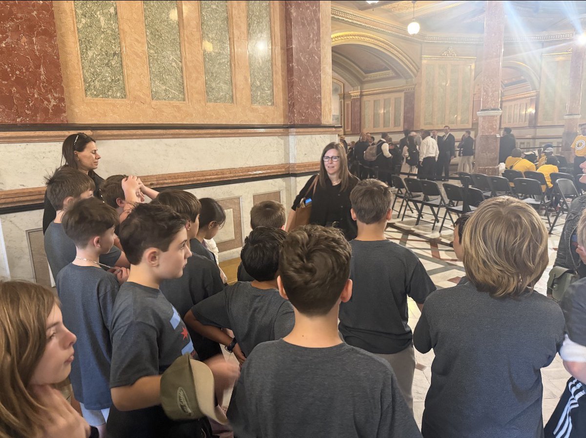 RepAnnWilliams's tweet photo. Always happy to take some time in Springfield to chat with 11th District students- special shoutouts to groups from Burley and Audubon who recently visited the Capitol! https://t.co/EPPtsL7KZg