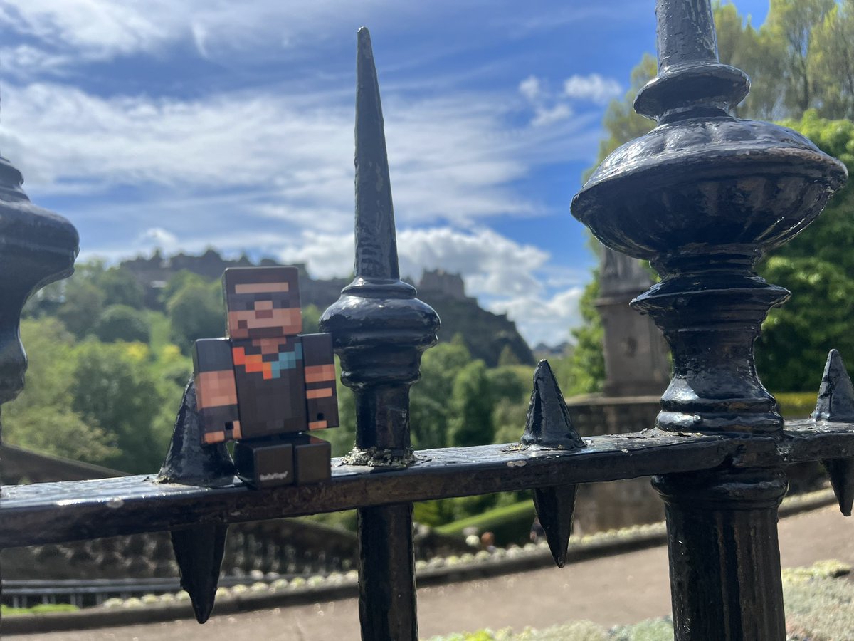 WhereIsHotguy's tweet photo. Today, Hotguy is visiting Edinburgh Castle! 🏰 https://t.co/HAYa3x4qlf