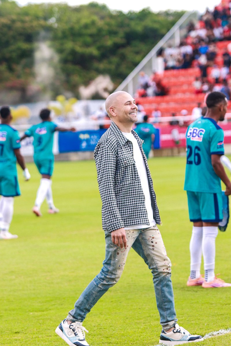 CibaoFC's tweet photo. ¡UN ARTISTA MARCA PAÍS EN NUESTRA CASA! 🤩🙌🏻 🇩🇴

Queremos agradecer a @elprodigiord por acompañarnos en nuestra Gran Final y contagiarnos con su energía, elevando por todo lo alto el merengue típico del Cibao 👏🏻🙌🏻🧡 https://t.co/eDOyCL1bko