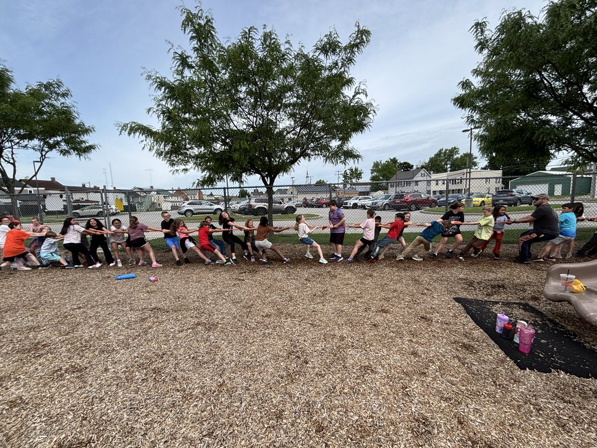 MissHuntHPSD's tweet photo. 3x third grade tug of war champion! 🏆 https://t.co/OXqrESfSrB