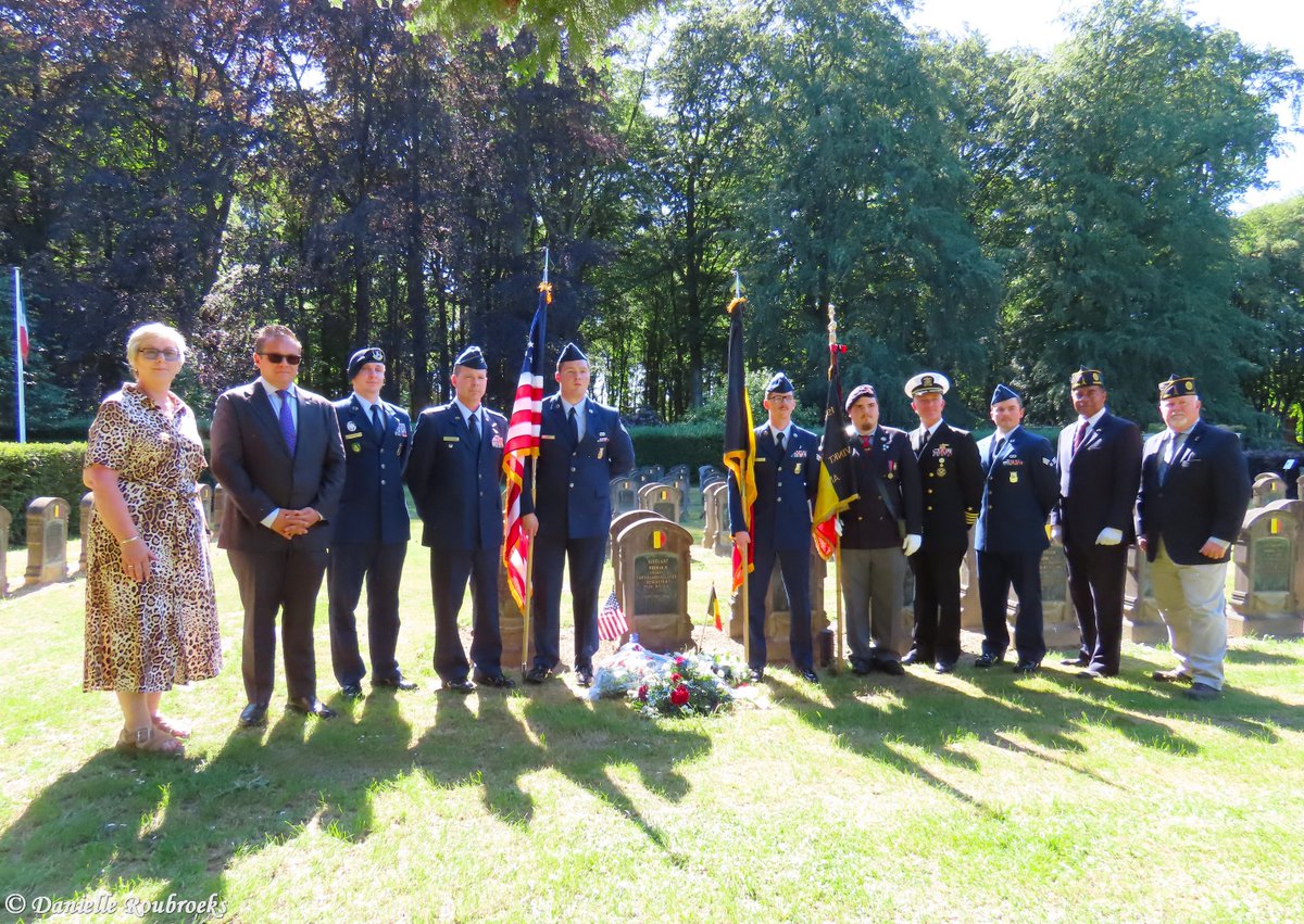 Danelleke13's tweet photo. Memorial Day Ceremony at Schoonselhof Cemetery, Antwerp, in Belgium. #usabmc #memorialday2026 #aomda https://t.co/4Q7Jkt7wRE