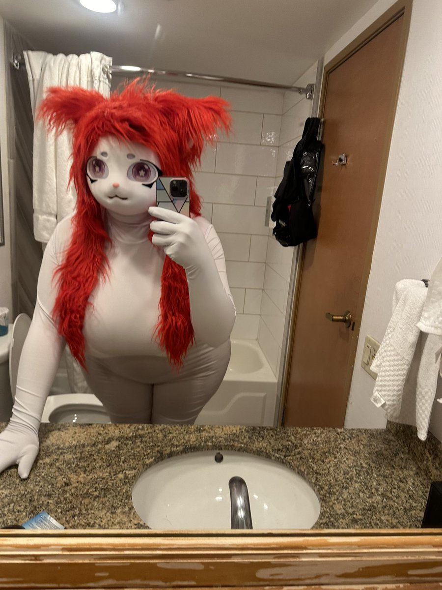 Rizakigu's tweet photo. National redhead day huh? Which one do you prefer~

#kigurumi #cosplay #redhead https://t.co/OZJ2EH6wDh