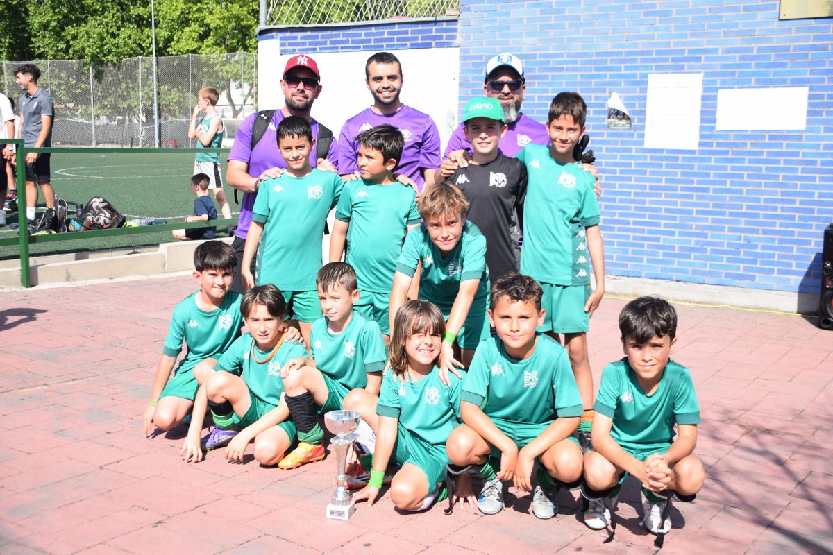CDVictoriaCF's tweet photo. 🏆 I TORNEO ASOCIACION COMERCIANTES LA VICTORIA

Fase Plata:
🥇 @CDLaguna_Info
🥈 @CDVictoriaCF B
🥉 C.D Puente Jardín CF
4️⃣ C.D Puente Jardín CF

#CDVictoriaCF #CDPuenteJardinCF #ITorneoAsociacionComerciantesLaVictoria https://t.co/qhSMzbIcwZ
