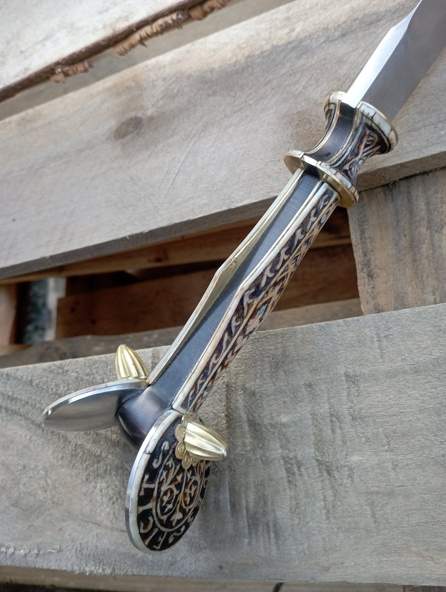 Arann Reichhardt Swordsmith tweet media