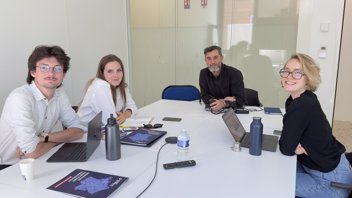 Moove_lab's tweet photo. [La vie au Moove Lab] 🚀  Retour sur notre atelier “Rencontre avec les métiers de MOBILIANS” : un atelier placé sous le signe des échanges, des découvertes et des opportunités 🤝

Un grand merci aux équipes de MOBILIANS pour leur disponibilité 🙌 https://t.co/NnK5FQEYwB