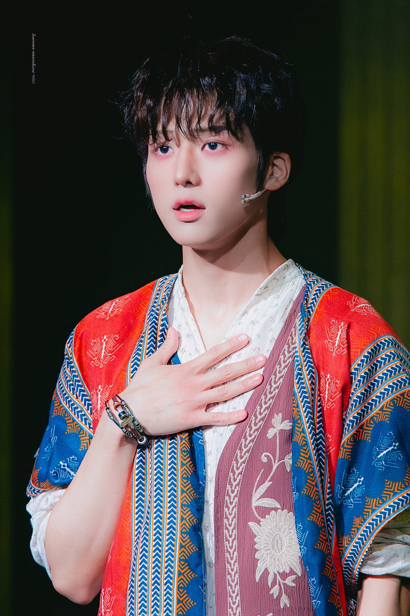 rainbow__pic's tweet photo. 20260525 2시 < 아웃캐스트 > 스페셜커튼콜 M04. 필로스의 노래
필로스役  #차규민

인사하지 말고, 대화하지 말고, 웃지 말기
/

✨ https://t.co/rrAWg4X0Om https://t.co/9XyQ0eBcKh