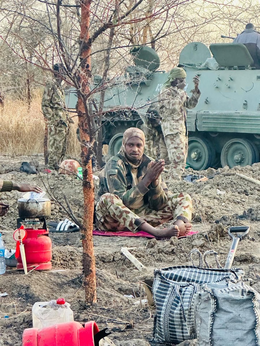 abbkar_ai's tweet photo. Life of a soldier… 🥲🇳🇬

May God bless our soldiers 🙏🏼 https://t.co/KxXJOKGutc