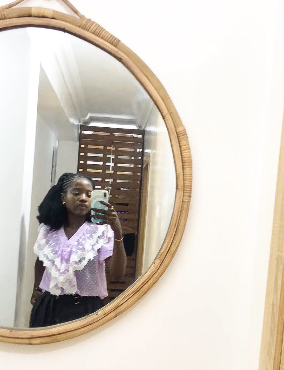 AziegbeMercy's tweet photo. Some vendors still sell clothes like these. Got this one from a vendor that’s not too far from my house and these are the kind of tops she sells. https://t.co/0ZjowMPjvV