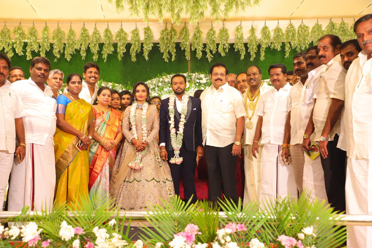 dmkathiranand's tweet photo. Had the pleasure of participating in the wedding reception of the son of Thiru.Velmurugan, Chairman of Katpadi Panchayat Union, Vellore District, and Tmt. Malarkodi, and conveyed my heartfelt wishes and blessings to the newly married couple.

@mkstalin | @Udhaystalin | @DMKITwing | @dmknorthvellore | @arivalayam