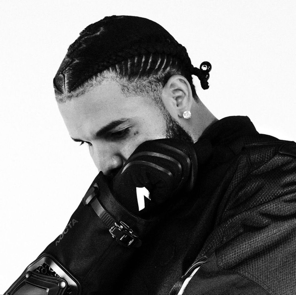 Kurrco's tweet photo. Drake makes history as the first artist ever to debut ten songs at number one on the Billboard Hot 100 🏆 https://t.co/aCec7EI2Lo