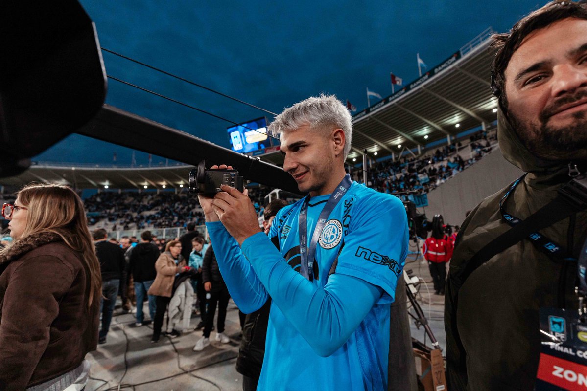 Julián tweet media