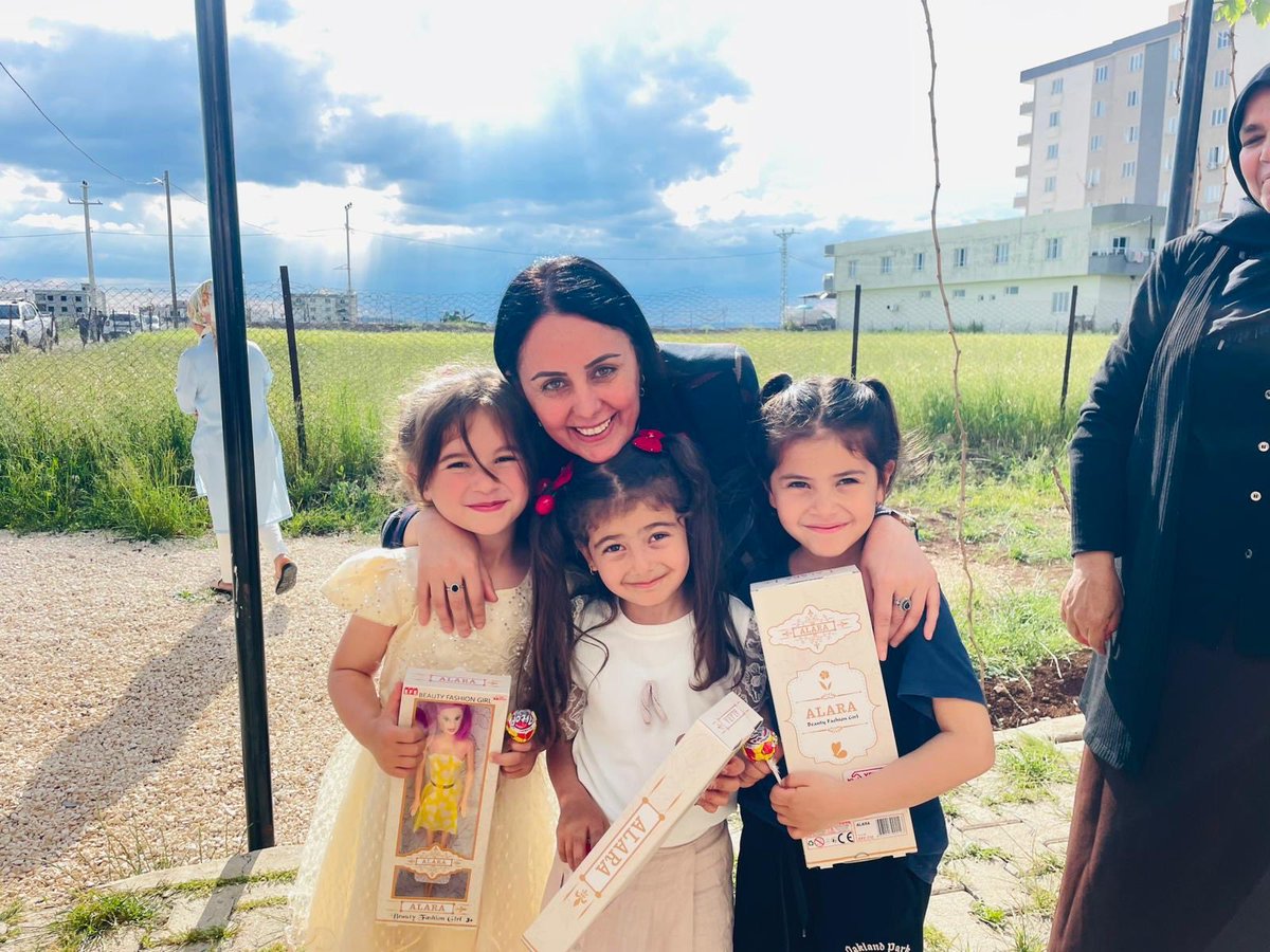 hatice_atan73's tweet photo. 📍Güçlükonak 

Bugün çocuklar gibi şendik😊

Çocuklar saf sevgi, çocuklar masumiyet, çocuklar neşe kaynağımız, geleceğimiz, sorumluluğumuz... İyi ki varsınız 👧🏻👦🏻

Ruhunuzu iyileştirmek için çocuklarla vakit geçirin.💐

@mustafaciftcitr
@tcailesosyal
@MahinurOzdemir
@turanbulent
@valialicelik
@kubrayigitbasi
@BirolEkici73
@CuneytAktug