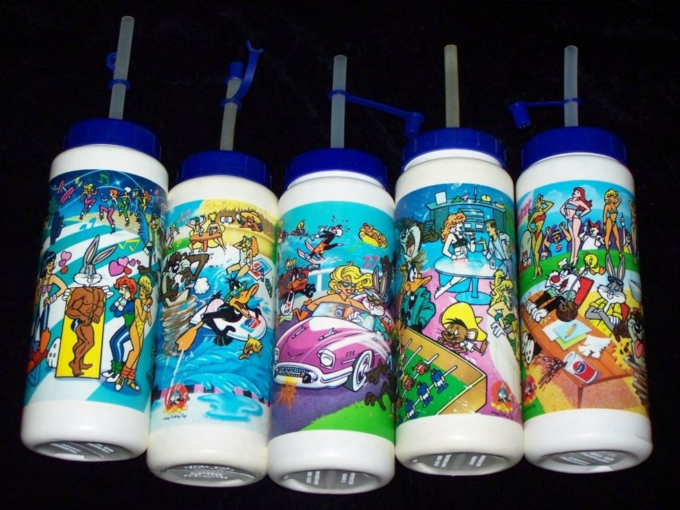 omar_machain's tweet photo. 😉 Tazos, hielocos y pepsilindros: así se recuerdan los 90's en México... 
Recordemos juntos los detalles que marcaron la década de los 90's en #ZONAdeConexión 🔌 este último martes de mayo a través de @ZONA3Noticias 📻 🎙 🎶
#Detonadores, participen con el hashtag: #EnLos90s https://t.co/YT9xCdavWZ