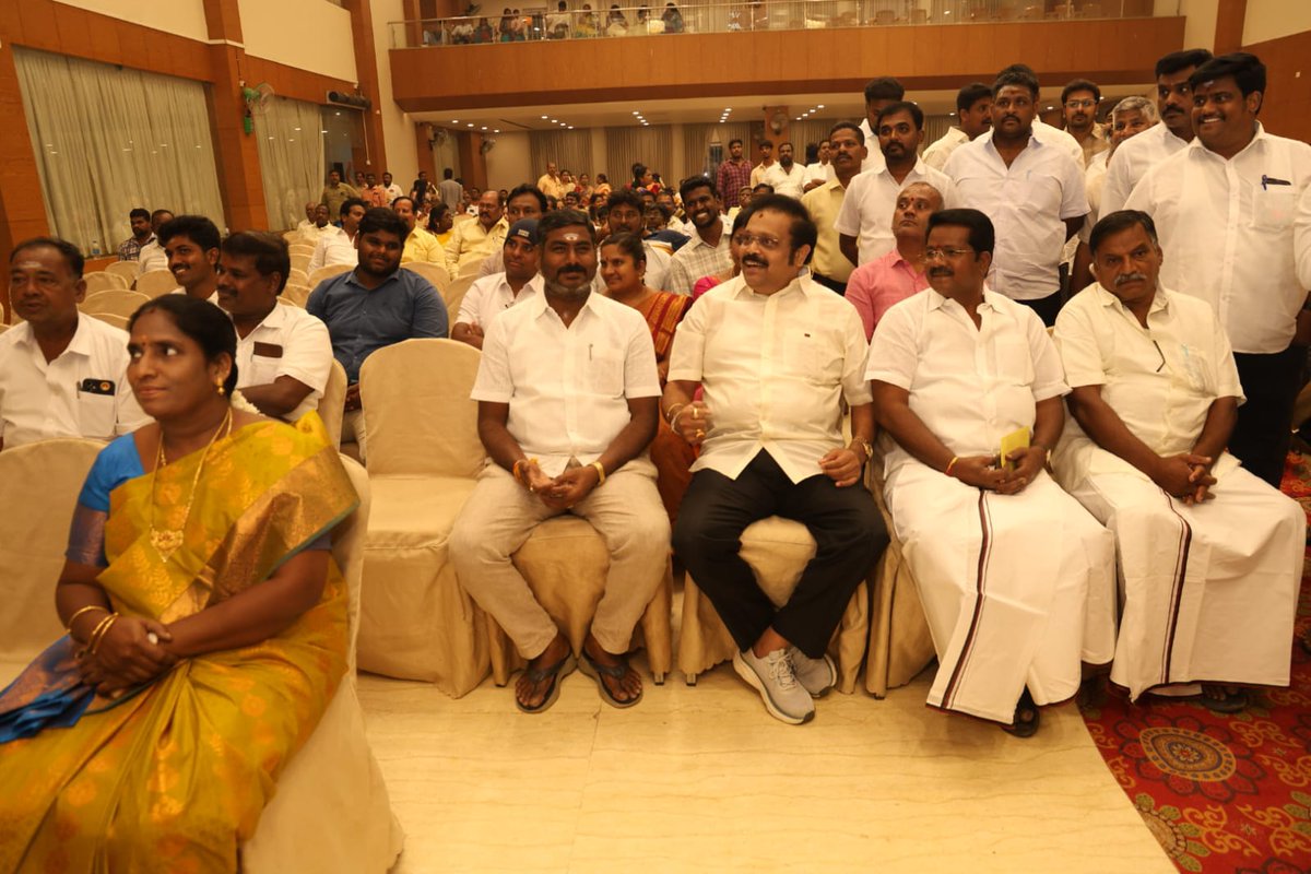 dmkathiranand's tweet photo. வேலூர் மாவட்டம், காட்பாடி ஊராட்சி ஒன்றியக் குழு தலைவர் திரு.வேல்முருகன்- திருமதி.மலர்க்கொடி அவர்களின் மகன் திருமண வரவேற்பு விழாவில் பங்கேற்று மணமக்களை வாழ்த்தி மகிழ்ந்தேன்.

@mkstalin | @katpadidmk | @Udhaystalin | @DMKITwing | @dmknorthvellore | @arivalayam https://t.co/MdIcUUb8cY