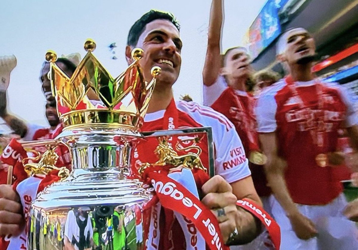 Salibasexual02's tweet photo. These photos of Arteta hit hard.

All those ‘if he don’t win a trophy he needs to be sacked’ from rivals who had our best interests at heart 😂 these pictures would make their heads hot. https://t.co/APSTbx8au8