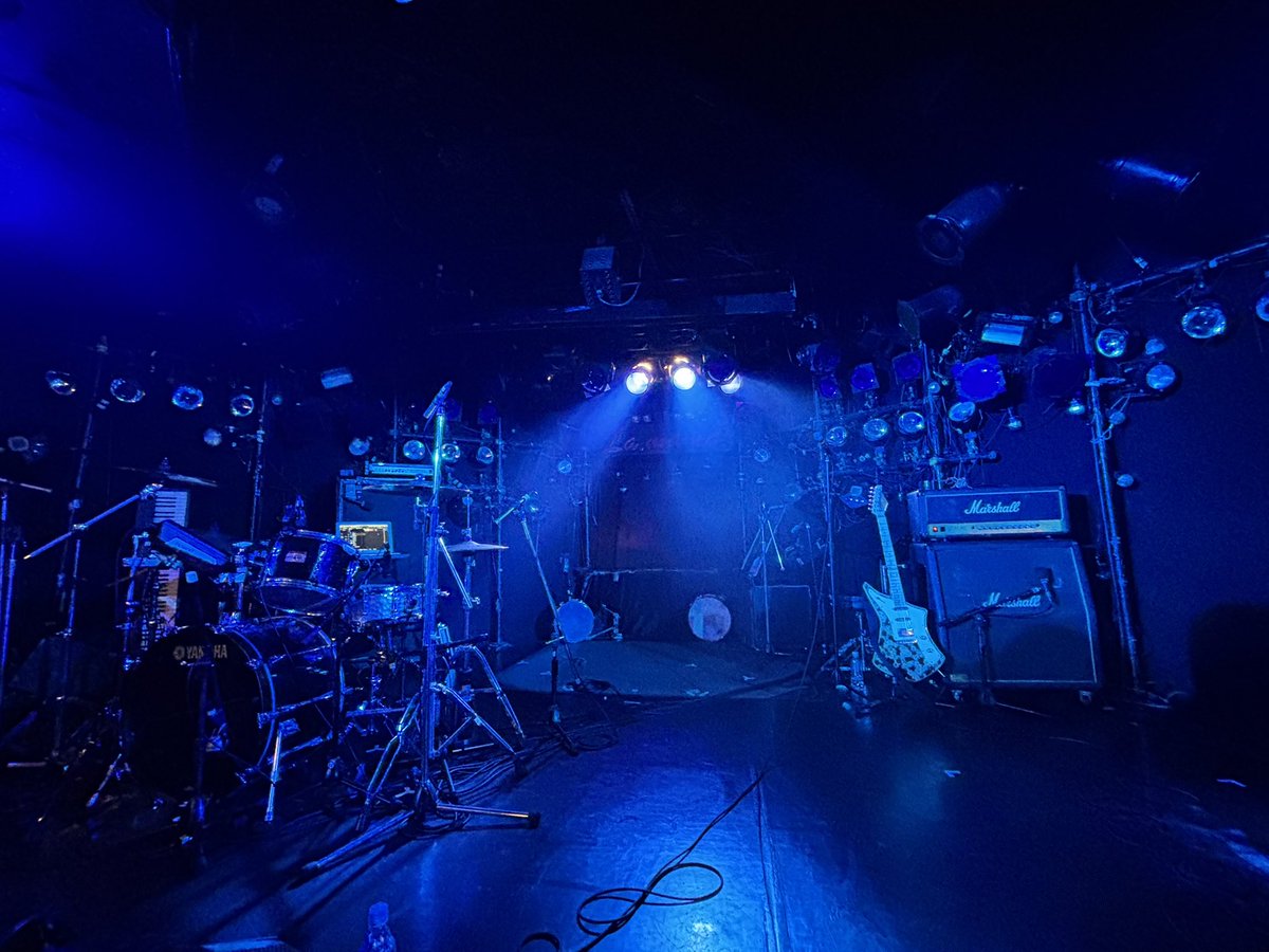 na_narazuke's tweet photo. だるまさんと初めましてできた🎈
日本でライブしてくれてありがとう🇯🇵
やっぱりあなたたちのうたはとっても楽しいから笑顔になっちゃうねえ
健やかにまたいってらっしゃい🇮🇩 https://t.co/zydvR0uI71