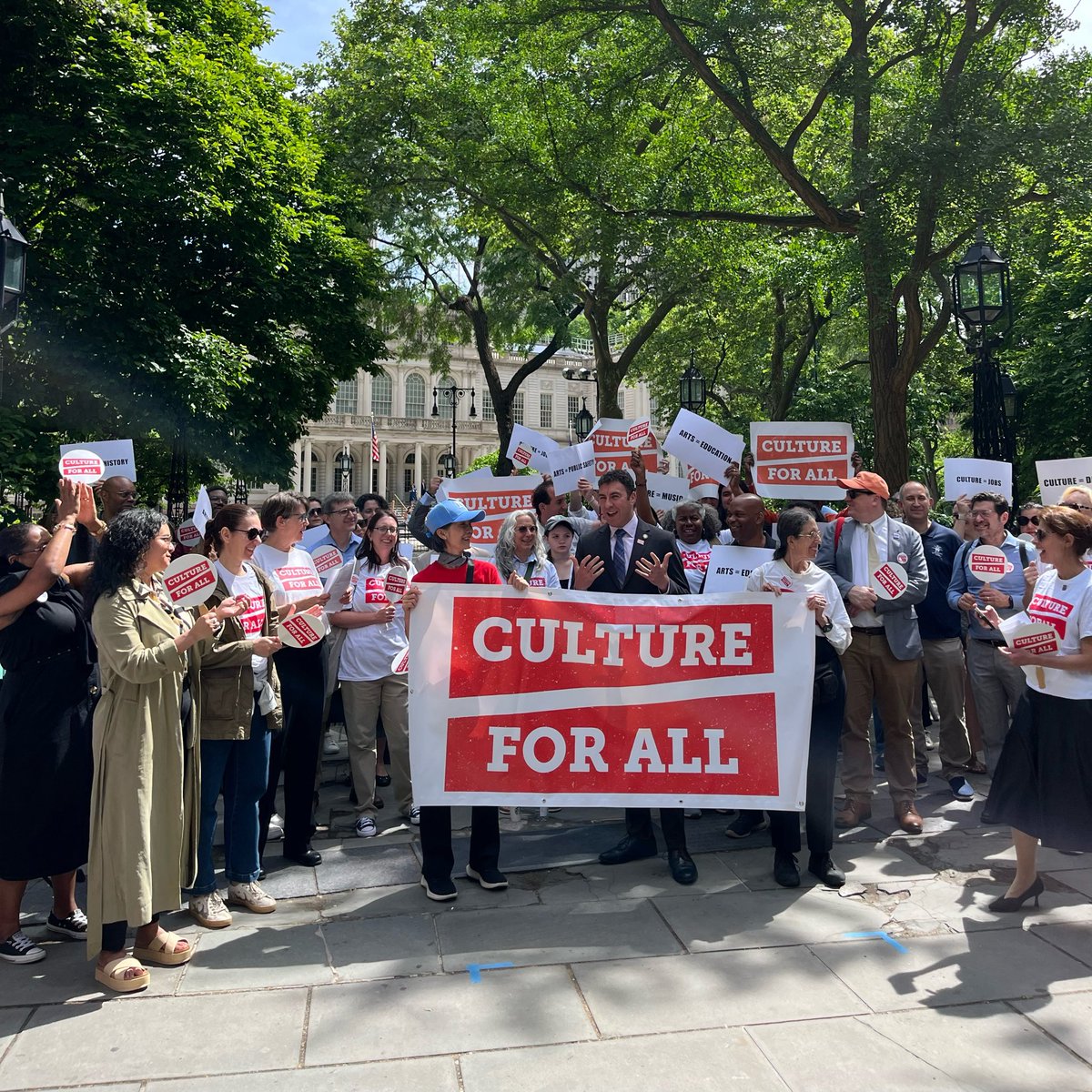 EricDinowitzNYC's tweet photo. Proud to support Culture for All! Our city must invest in our cultural institutions so that every New Yorker, especially our young people, has access to the arts, museums, music, and experiences that make New York City the greatest city in the world. https://t.co/uLNiJsUGGs