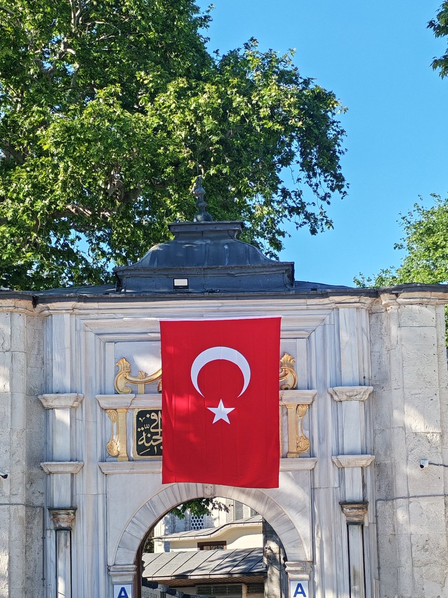 zrawbya's tweet photo. Kutsal Arefe günü rotası son durak 

📍Eyüp sultan hz. 🌸 https://t.co/MUx5LsuUcf