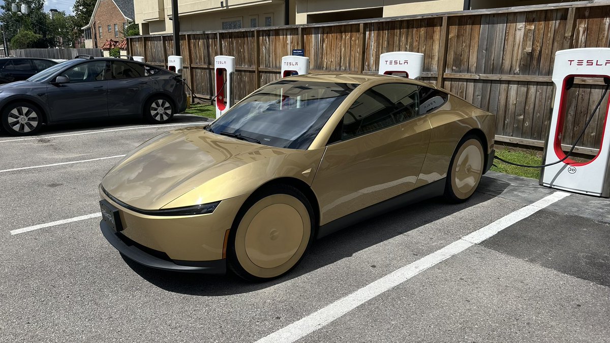 capnken's tweet photo. Cybercab - the new Houston tourist attraction. Cool to catch one on a short trip here. https://t.co/d6DCzGP9MM