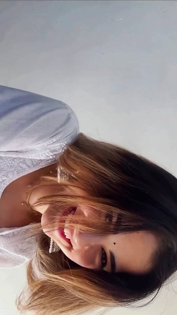 👁️Naina👁️ tweet media