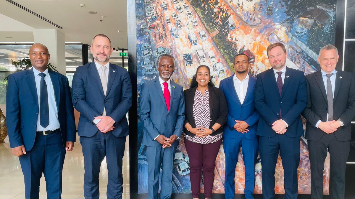 ICRC_AfricUnion's tweet photo. Visiting Addis,@AGrandICRC &amp; Daniel Bunnskog of  ICRC, briefed @parfait_onanga &amp; Rep of @MoussaDjama11, IGAD's Special envoy on the current dire humanitarian situations in #SouthSudan &amp; #Somalia which requires concerted effort to protect civilians and enhance the respect to #IHL. https://t.co/qNTZm3AEce