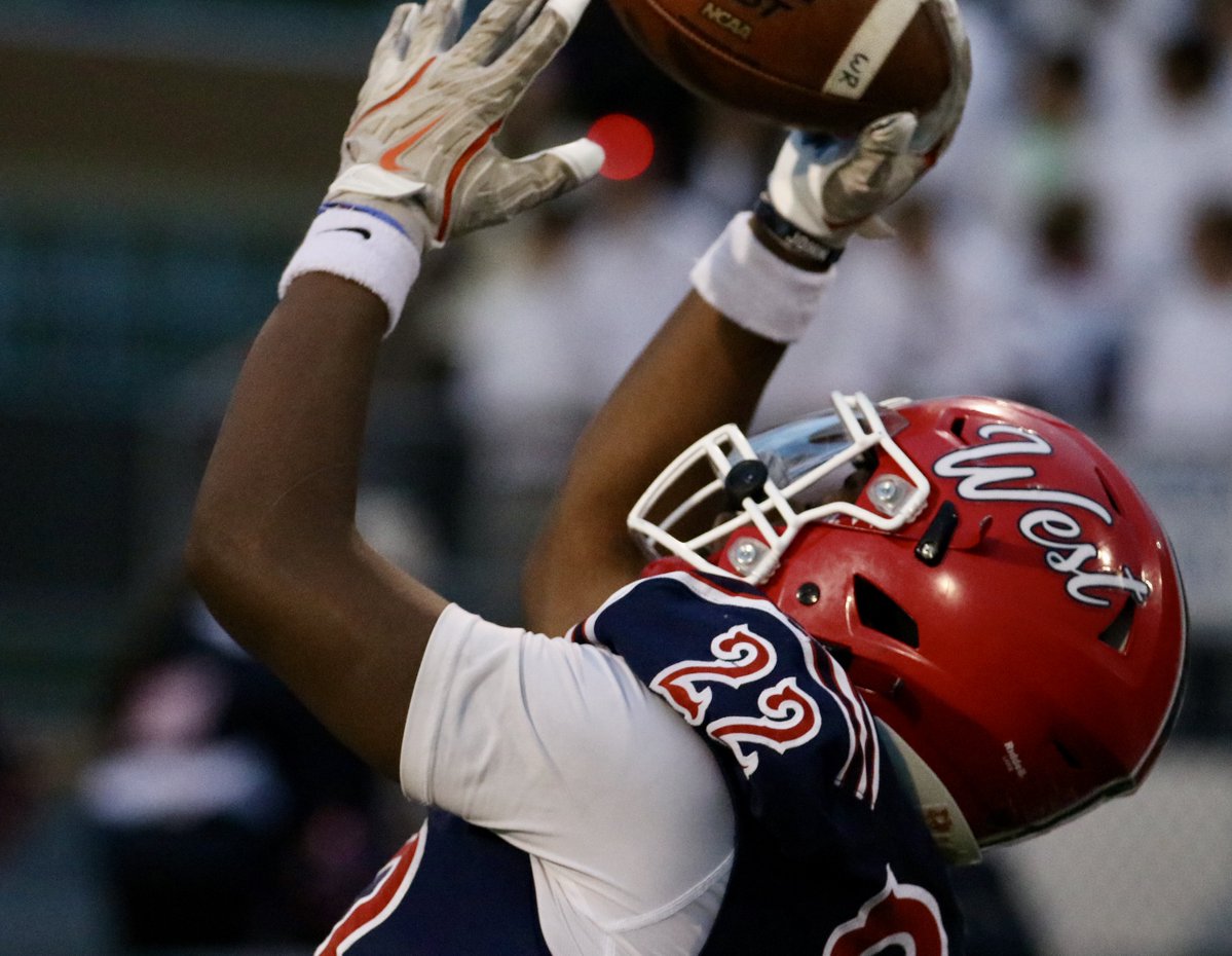 EDGYTIM's tweet photo. Brand New: My 2026 Team Preview for the West Aurora Blackhawks is here. Top impact players? Returning starters? Biggest question for the Blackhawks in 2026?
https://t.co/3htIkoahjk @8BryceRiley https://t.co/wQMji6ep3k