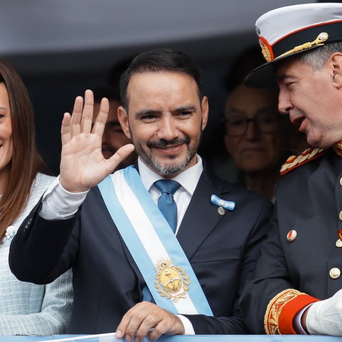 ConsulparRcia's tweet photo. Actos oficiales celebrados por el 25 de Mayo. Día de la Patria Argentina, realizados en la capital de la Provincia de Corrientes, presididos todos por el Gobernador Juan Pablo Valdés. https://t.co/pmJ4uMlJRY