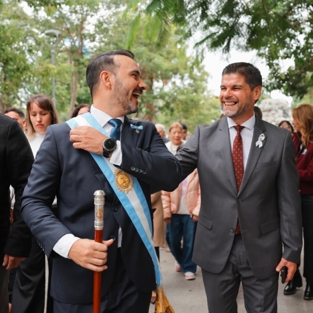ConsulparRcia's tweet photo. Actos oficiales celebrados por el 25 de Mayo. Día de la Patria Argentina, realizados en la capital de la Provincia de Corrientes, presididos todos por el Gobernador Juan Pablo Valdés. https://t.co/pmJ4uMlJRY