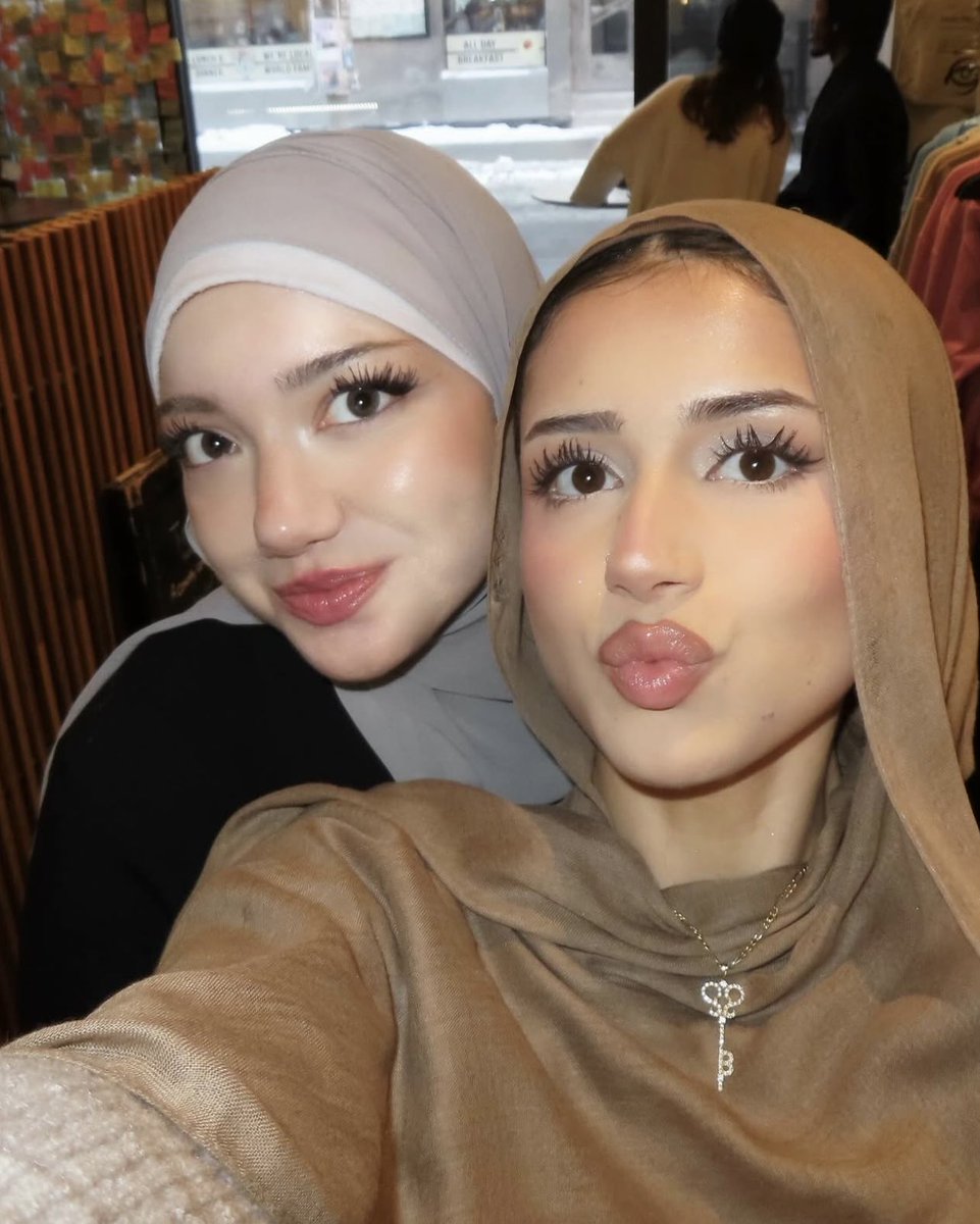 Hijabiloverr tweet media
