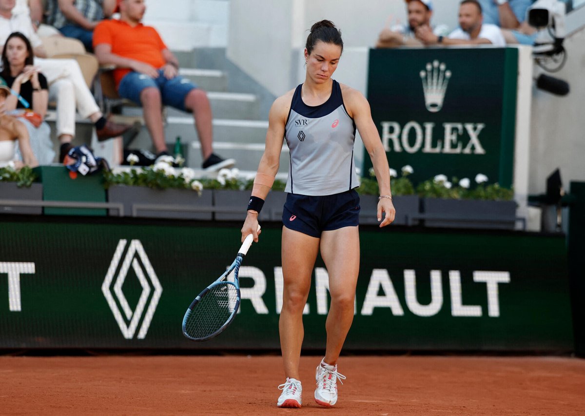 le_Parisien's tweet photo. 🎾 Un an après son incroyable épopée, Lois Boisson éliminée dès le 1er tour à Roland-Garros
➡️ https://t.co/YYBbitX0Bm https://t.co/Kixq6gqopd