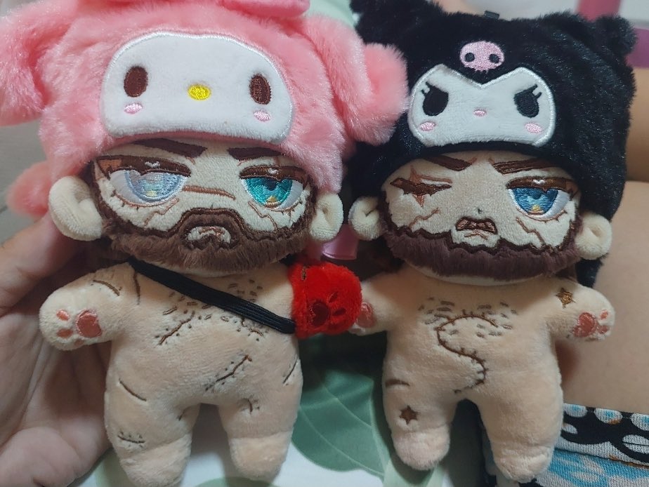 Belobutcooler's tweet photo. I tried to make them wear some cute stuff but they are too fat to fit in all the way😭🙏 https://t.co/Ph1Uw8q17x