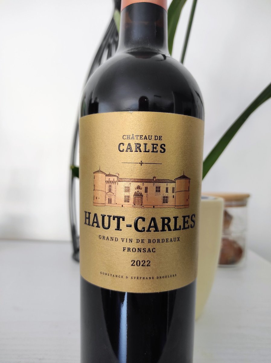 les_ugo's tweet photo. Un Fronsac qui sent la cerise noire, le cacao et les nuits qui finissent trop tard.Le Haut de Carles 2022 balance du velours, du fruit et une vraie vibe rock 80’s.Bordeaux peut encore surprendre… t’es prêt à goûter ça ?
https://t.co/6XMCJAUX08 https://t.co/a81UT47kUA