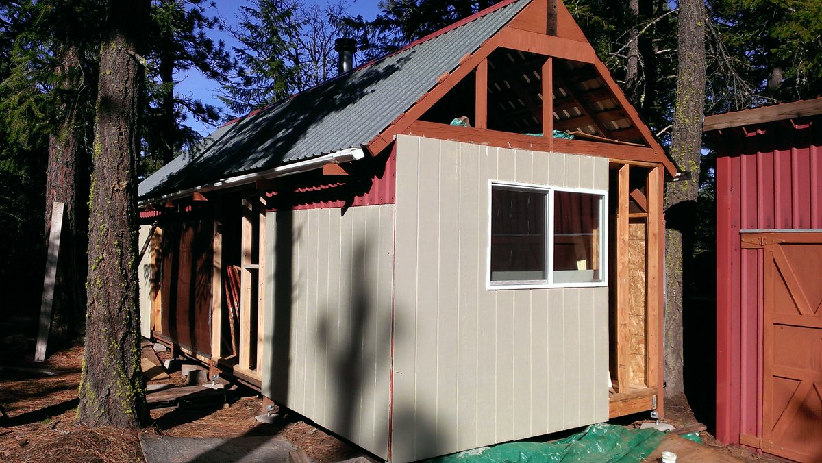 BugoutCabin's tweet photo. More siding! 🧵 https://t.co/dksj0btDaK