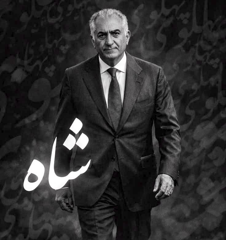 iranianpapppi3's tweet photo. هر اتفاقیم بیفته
دنیا شاه‌مون رو بخوان یا نخواد
همه دورش بزنن یا نزنن
برام فرقی نمیکنه چون .‌‌...
من سرباز این مرد هستم و خواهم موند
یه جون دارم فدات میکنم اعلیحضرت
هر وقت خواستی امتحان‌مون کن
#سرباز_شاهیم
#جاویدشاه 
#شاه_رضا_پهلوی https://t.co/taZJQIblz3