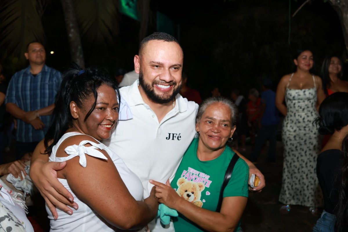 Johnn_Fe's tweet photo. Feliz de compartir una noche muy especial junto a nuestras mamitas 🌷💐 Gracias mi buen amigo Jimmy Sossa por tremenda serenata, una noche para nunca olvidar agradecido por cada abrazo recibido, por cada gesto de cariño de lo más valioso nuestras mamitas❤️🌷 🌹 https://t.co/AeyvSE1Rsi