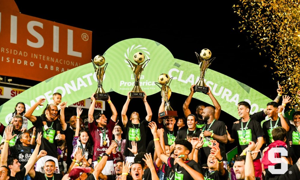 SapriAnalytics's tweet photo. Un día como hoy pero hace 2 años. Saprissa le ganaba 3-0 a Alajuelense y se consagraba tetracampeón del fútbol de Costa Rica.

Éramos felices, y no lo sabíamos. 🥲 https://t.co/CFdcp569Hv