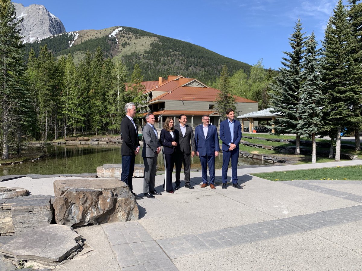 JuliaWongCBC's tweet photo. Family photo being taken at the Western Premiers’ Conference. https://t.co/ZJ9FoXqtBR