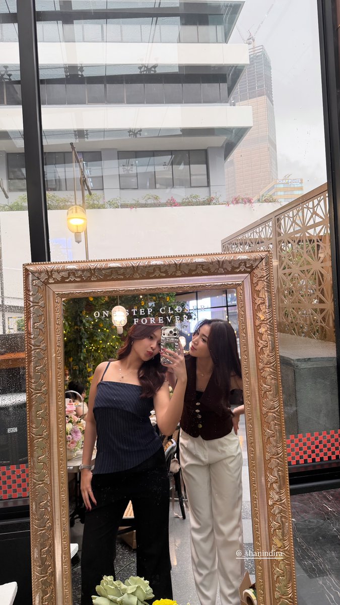 sabtnd's tweet photo. mau nyempil diantara dua cicii inii 🤍🤏🏻 https://t.co/iJ2fM7Z0w8