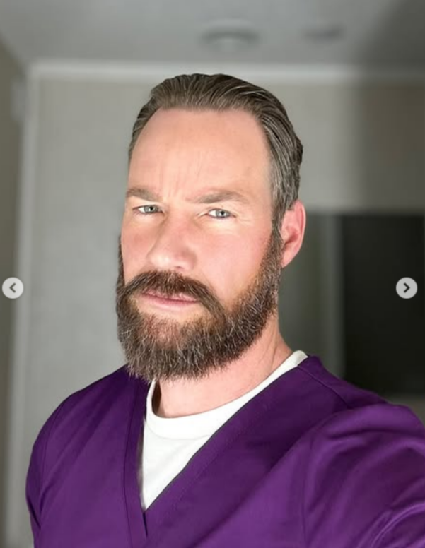MBHeadshot's tweet photo. Do you think it is a moral struggle for actors to play a Nazi or a Serial Killer or gf abuser or wataa ever that might make them look bad? bc it sure seems like Steve Byers dgaf 
#Shadowhunters #MITHC #abuse #evil #Actors https://t.co/6tm0jWULMP