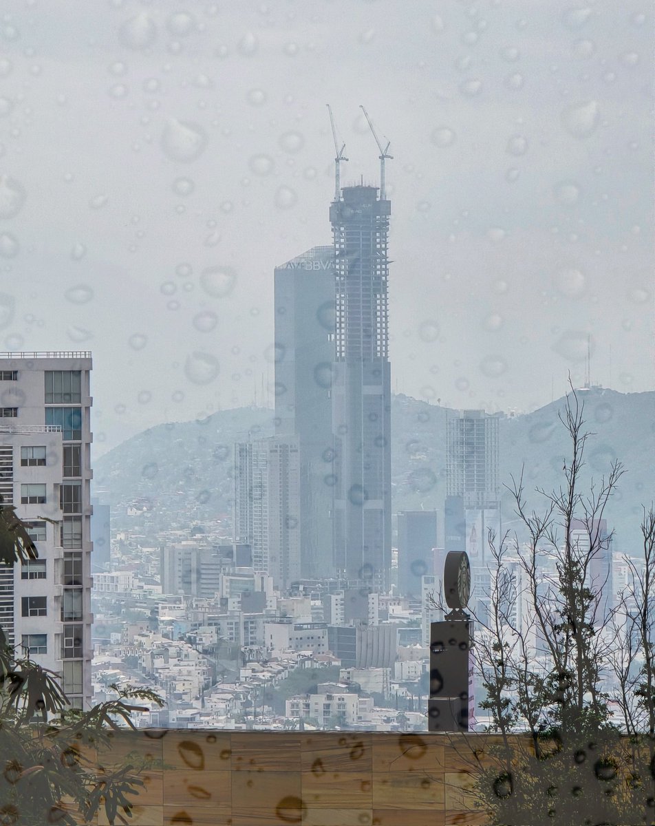 vicraya2's tweet photo. ¡Buenos días amigos! 🙋💯 Amanecer con mucha lluvia en Monterrey ⛈️☔️ con vista a Torre Rise el rascacielos más alto ya de latinoamerica 😍🤩🥰💯💯☔️

📸 Fotografía de mi autoría 😉 
#monterrey #nuevoleon #mexico #travel #city #VisitMexico #mty #visitamexico #torrerise https://t.co/0S6lDySwEw