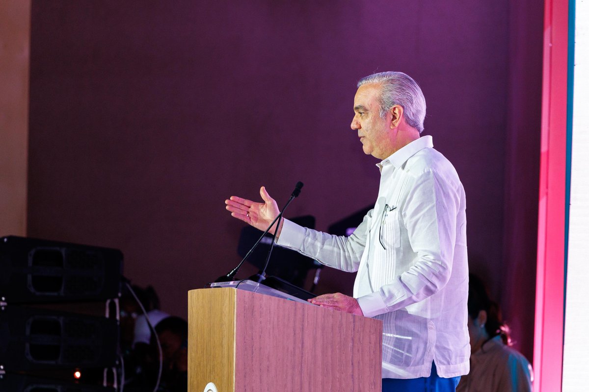 scarletbenzan's tweet photo. 📍Boca Chica sigue transformándose con más oportunidades y desarrollo para su gente.

El presidente @LuisAbinader presentó “Costa Blanca: Redescubre Boca Chica”, una alianza público-privada que dinamiza la economía local, impulsa la inversión y abre nuevas puertas de empleo y bienestar para las familias de la comunidad.

Una visión de futuro que convierte el potencial de Boca Chica en progreso real para su gente. 🇩🇴✨

#BocaChicaCambia
