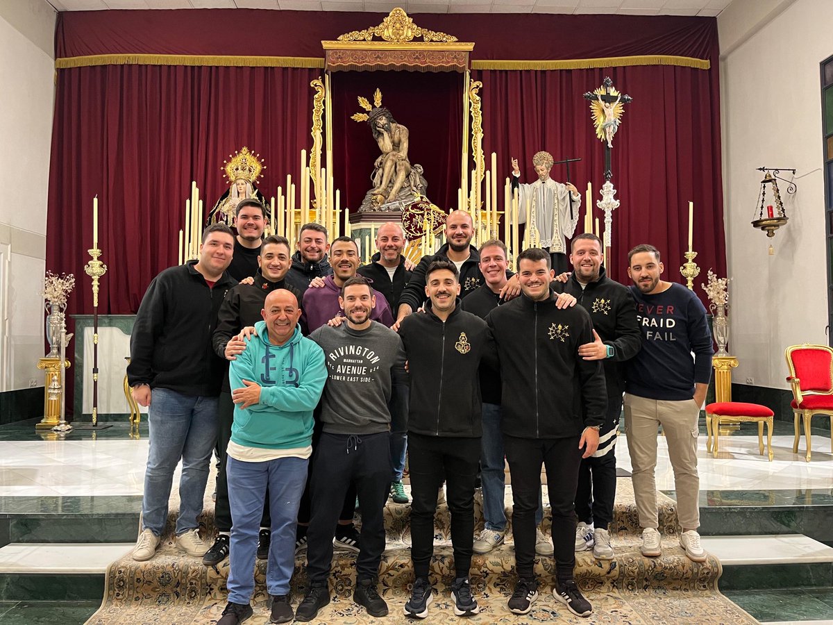 MGCampos_'s tweet photo. Cerramos una etapa histórica e irrepetible. 

En lo patrimonial lo inimaginable, pero aunque parezca difícil mejor en lo humano.

Gracias @AntonioRioVera por liderarnos en estos años inolvidables y por tu trabajo incansable.

La Hermandad continuará en las mejores manos!! https://t.co/viN0R0bJ1J