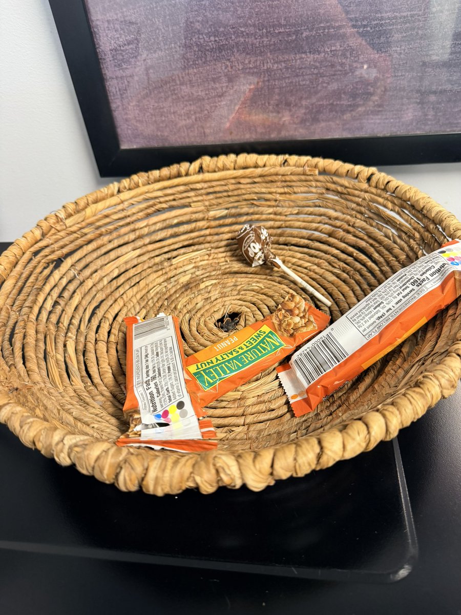NickFatCat's tweet photo. snack game at the office weak af today https://t.co/J6Dybe1eec