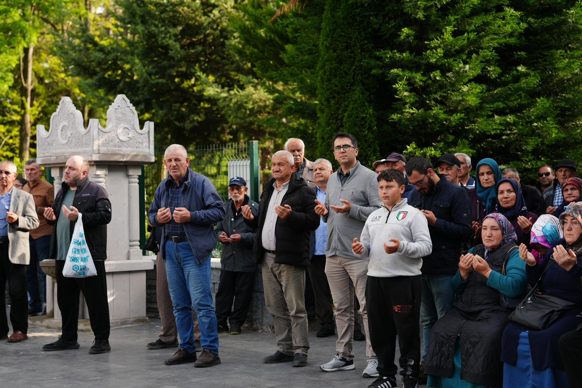Bolu_Chp's tweet photo. Bugün CHP Bolu İl Başkanımız Tahsin Mert Karagöz’e vekaleten, İl Başkan Yardımcımız Oğuzcan Tekin; Bolu Belediye Başkan Yardımcımız Fırat Çıngı ile birlikte Bolu Garnizon Şehitliğinde düzenlenen törene katıldı.

Şehitlerimizi rahmet ve minnetle anıyoruz. https://t.co/ZyCB4oeA9R
