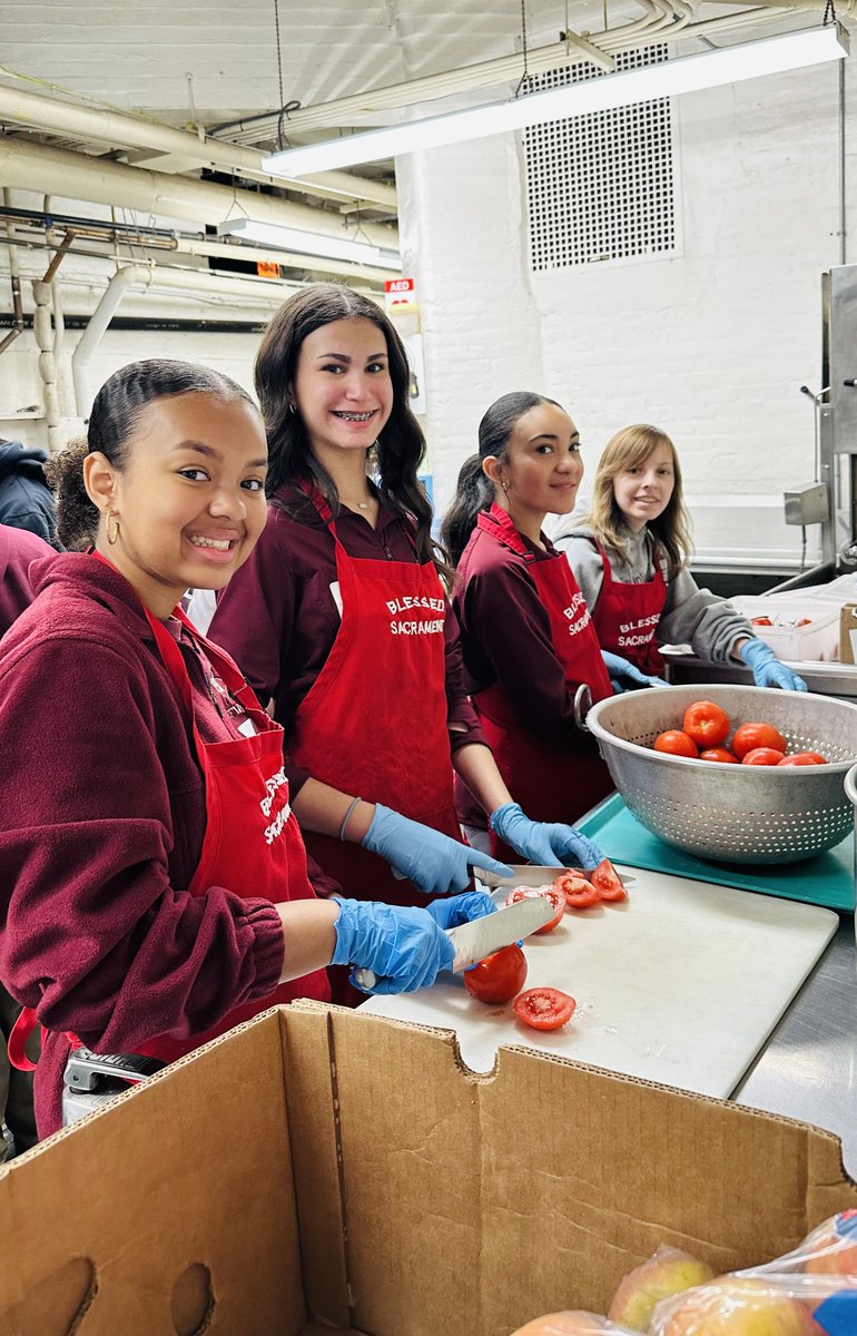 AQInstitute's tweet photo. Last Thursday, our middle school students spent the day living out the Aquinas mission during Service Day!
From schools and senior living facilities to food pantries, shelters, and other local organizations, our students gave back to the community🙏 @AQPrincipal @AQAlumni https://t.co/kGbqn0tu2F