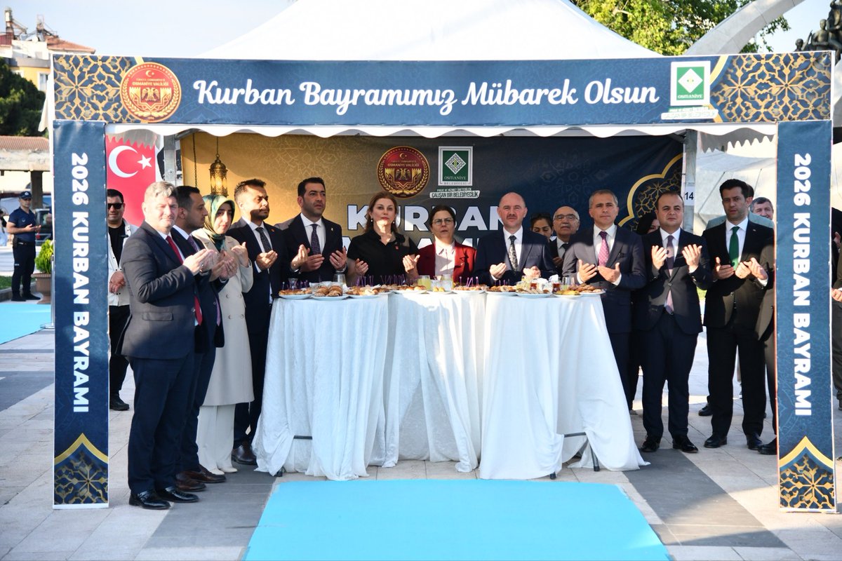 osmaniyebld's tweet photo. Başkanımız İbrahim Çenet, Osmaniye Valiliği öncülüğünde Belediyemizin katkılarıyla Devlet Bahçeli Meydanı’nda düzenlenen kamu kurum ve kuruluş temsilcileri ile vatandaşların katıldığı bayramlaşma programına iştirak etti.

Başkanımız, “Görev süremiz boyunca tüm kurumlarımızla koordineli çalışmalar yürüterek şehrimize önemli yatırımlar kazandırdık. Üretmeye ve hizmet etmeye hız kesmeden devam ediyoruz. Mübarek Kurban Bayramı hürmetine şehrimize daha nice hizmetler kazandırmayı nasip etsin. Hazırun ve tüm hemşehrilerimizin bayramını tebrik ediyorum.” ifadelerini kullandı.