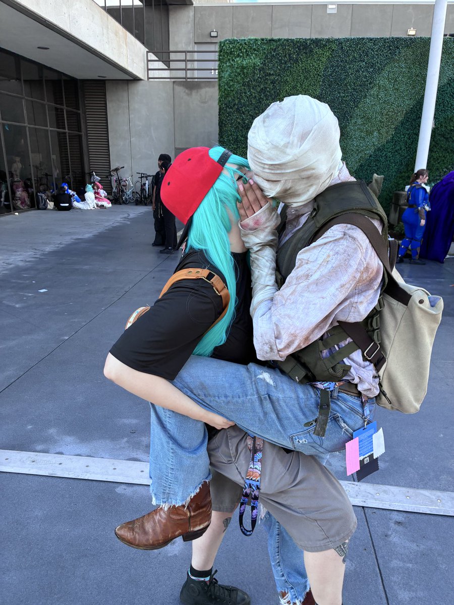 teethfacts's tweet photo. Fred Durst Miku was a hit (I stopped and took like 40 pictures https://t.co/29Wr5bGYED