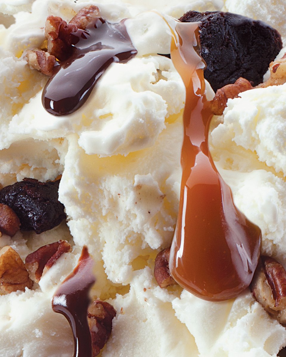 ColdStone's tweet photo. Our founders knew what they were doing! 😍👏 Founder’s Favorite® = Sweet Cream Ice Cream with Pecans, Brownie, Fudge and Caramel, mixed to perfection.🍦🍫✨ https://t.co/zTFfZLtclI