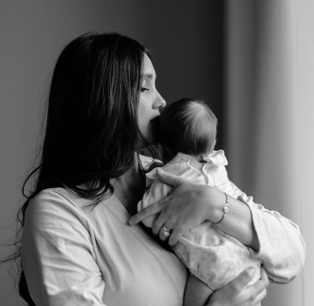 afectosavinon's tweet photo. que ternura, a versão mais linda dela: mãe 🥹 https://t.co/uuGAk8Hv5T